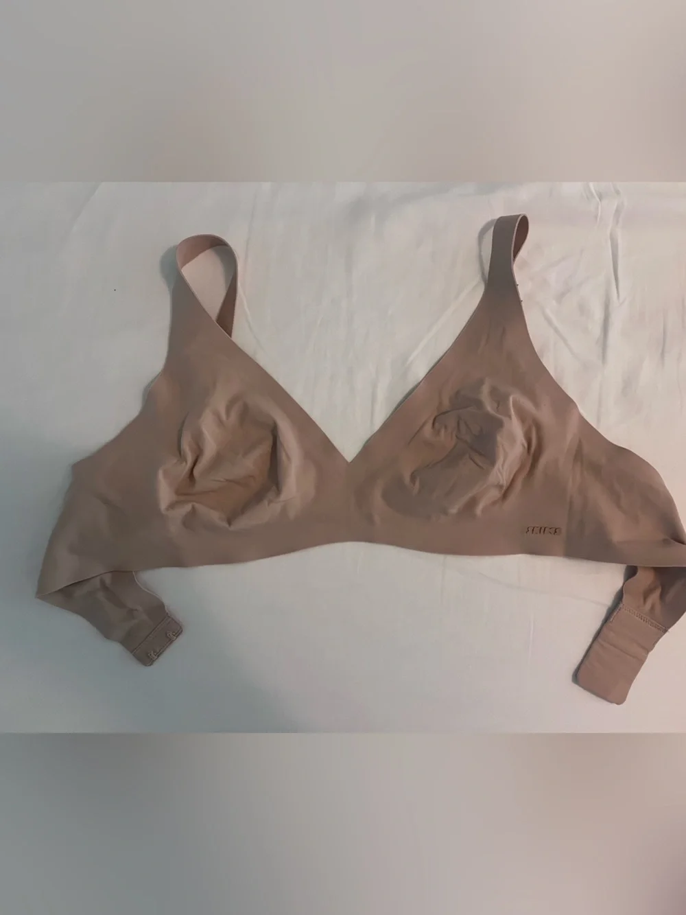 SKIMS Nude Seamless Wireless Bra